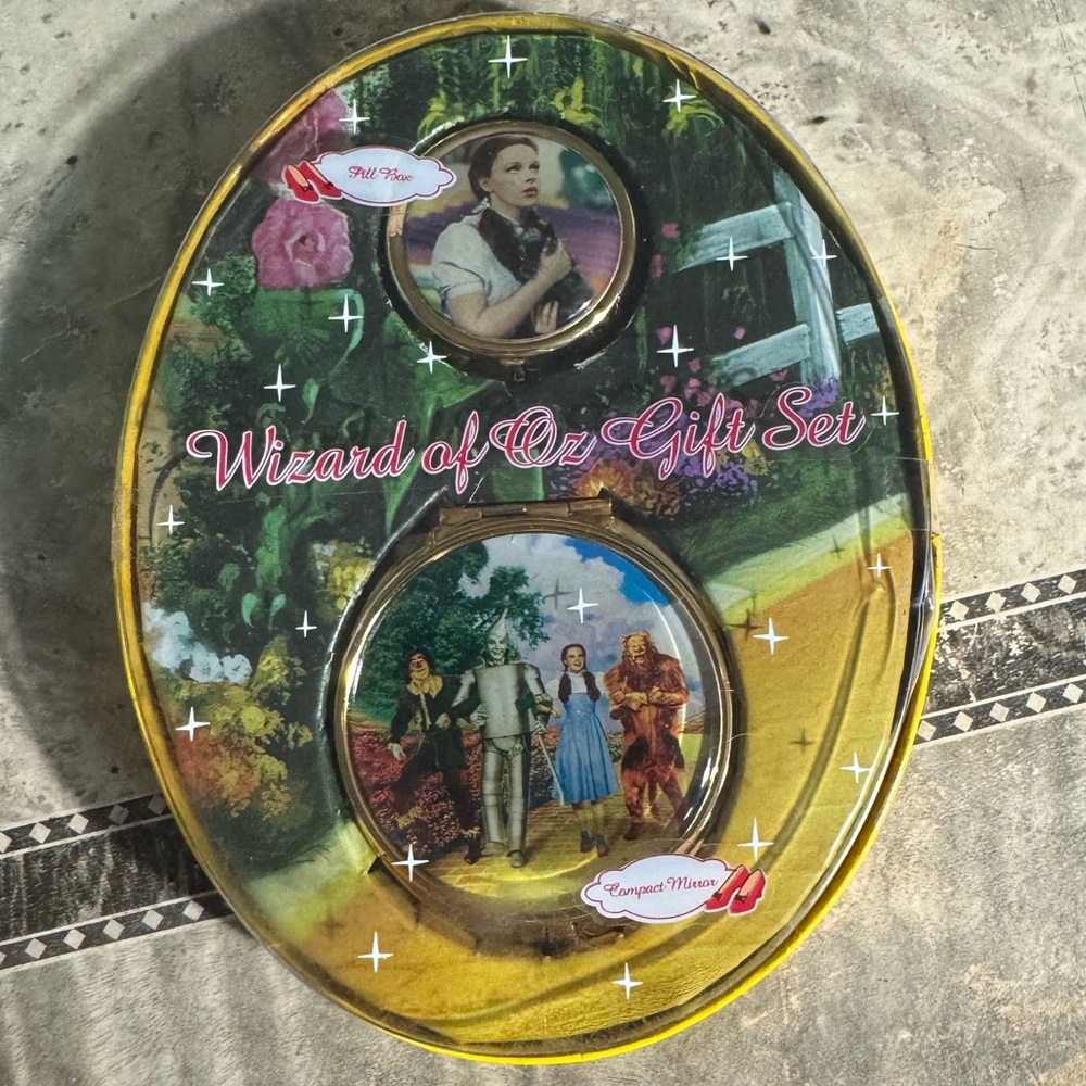 Warner Bros. Wizard of Oz Gift Set - Compact Mirror and Pill Box